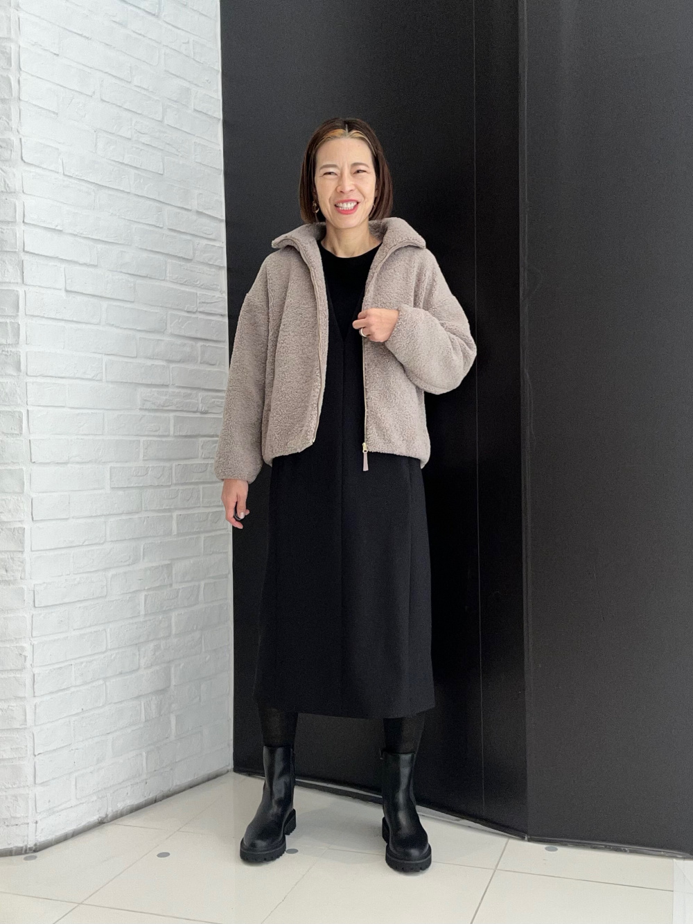 ホールガーメント®ニットVネックフレアワンピース、プラットフォーム