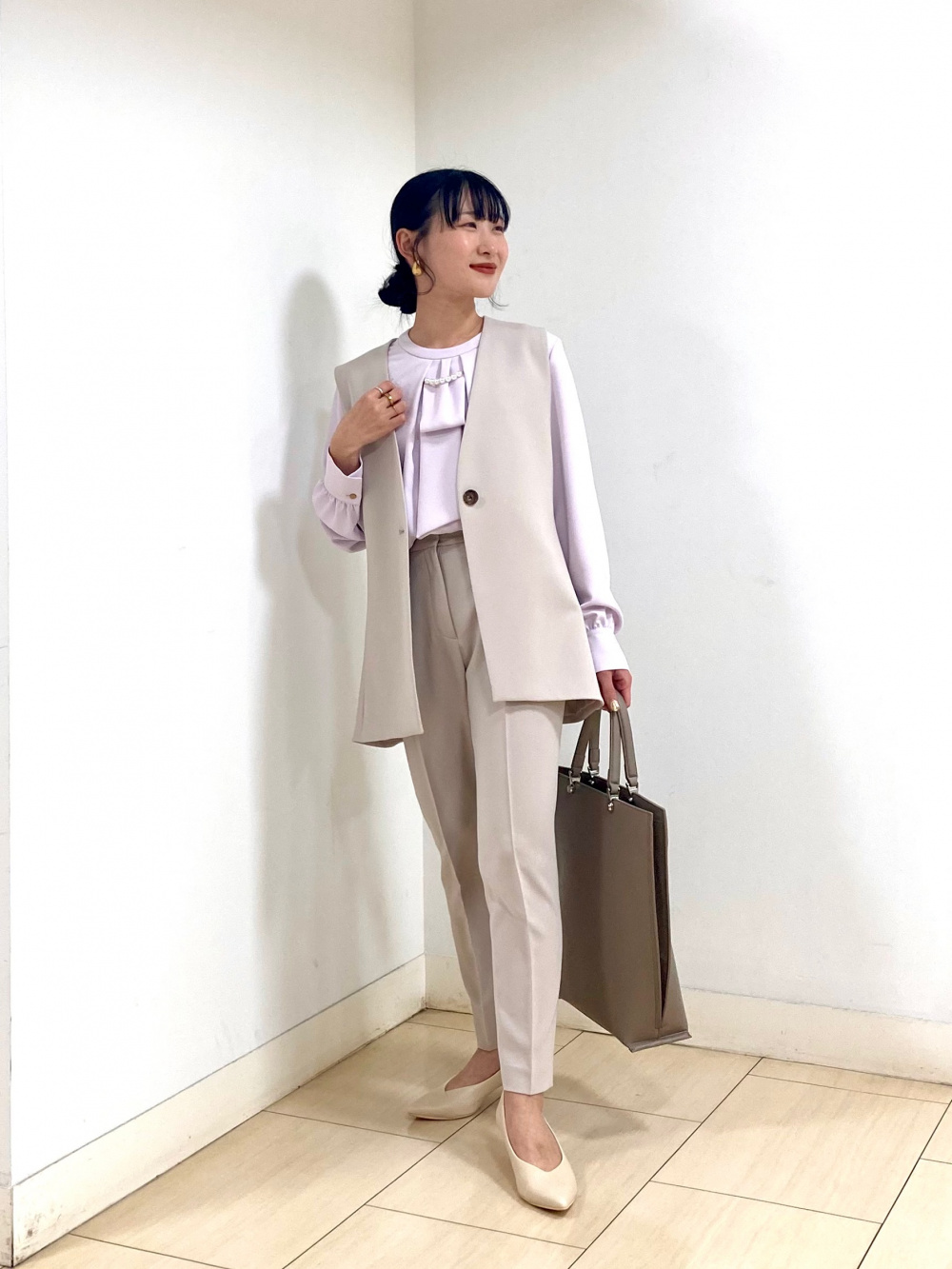 トリアセブレンドペプラムジレ、トリアセブレンドテーパードパンツ」の