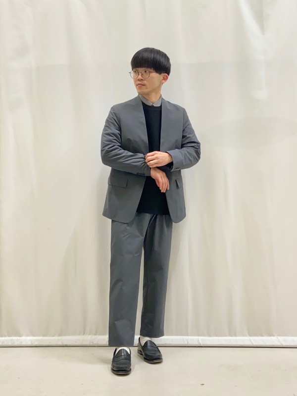 テックストレッチワンタックテーパードパンツ（メンズ）の着用