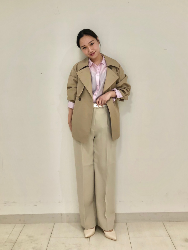 リラクシーショートトレンチコート（レディース）の着用コーディネート