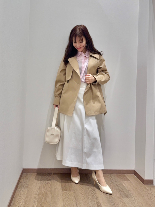 リラクシーショートトレンチコート（レディース）の着用コーディネート