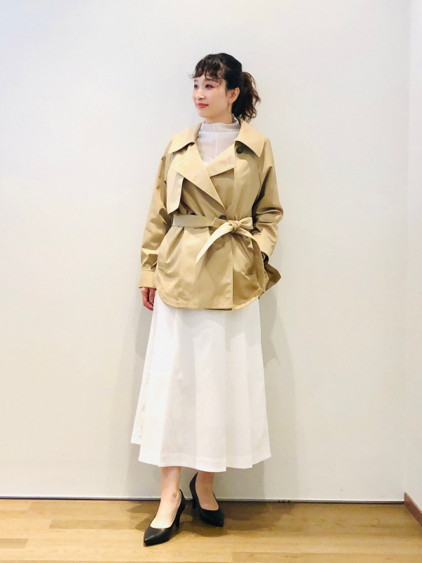 リラクシーショートトレンチコート（レディース）の着用コーディネート
