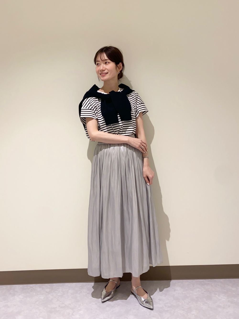 メタリックサテンプリーツスカート」の着用コーディネート| プラステ