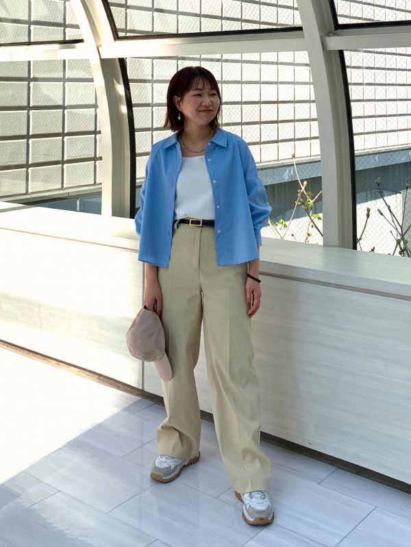 タイプライタークロップドシャツ（レディース）の着用