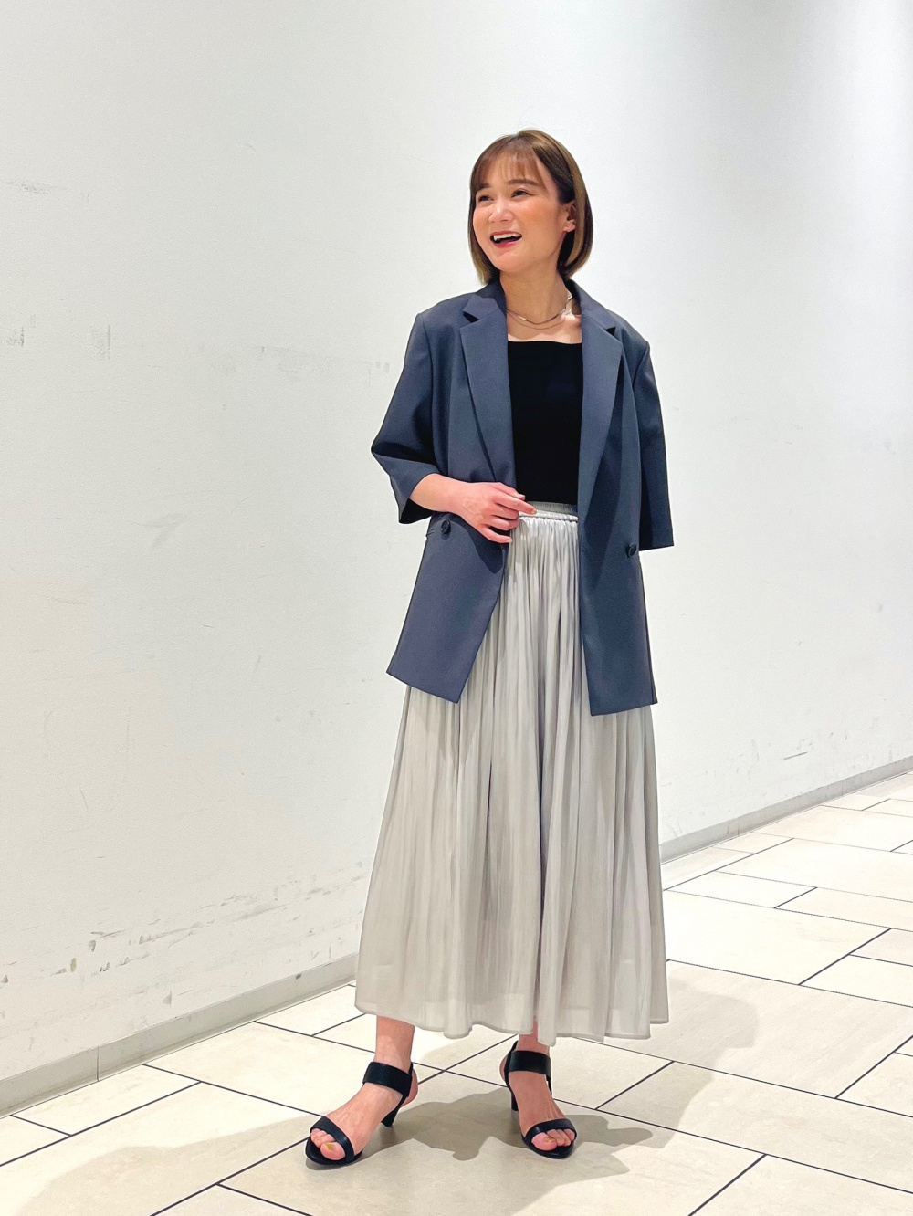 メタリックサテンプリーツスカート」の着用コーディネート| プラステ