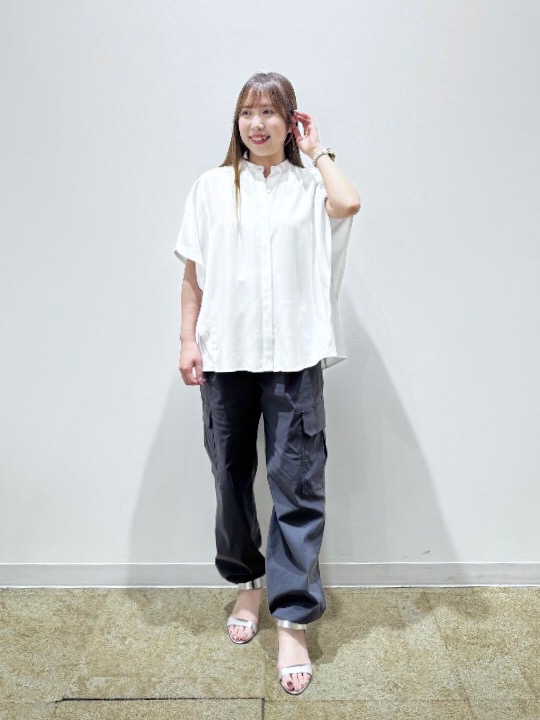 ハイストレッチリネンカーゴパンツ（レディース）の着用