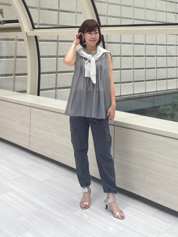 ハイストレッチリネンカーゴパンツ（レディース）の着用