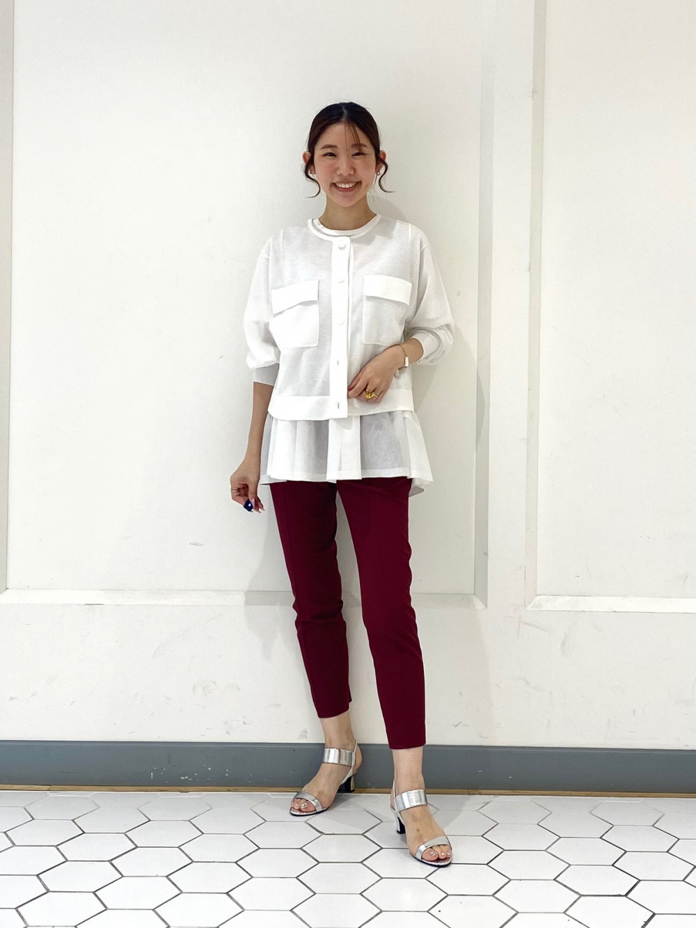 シアーティアードセーター、シアーカーディガン」の着用