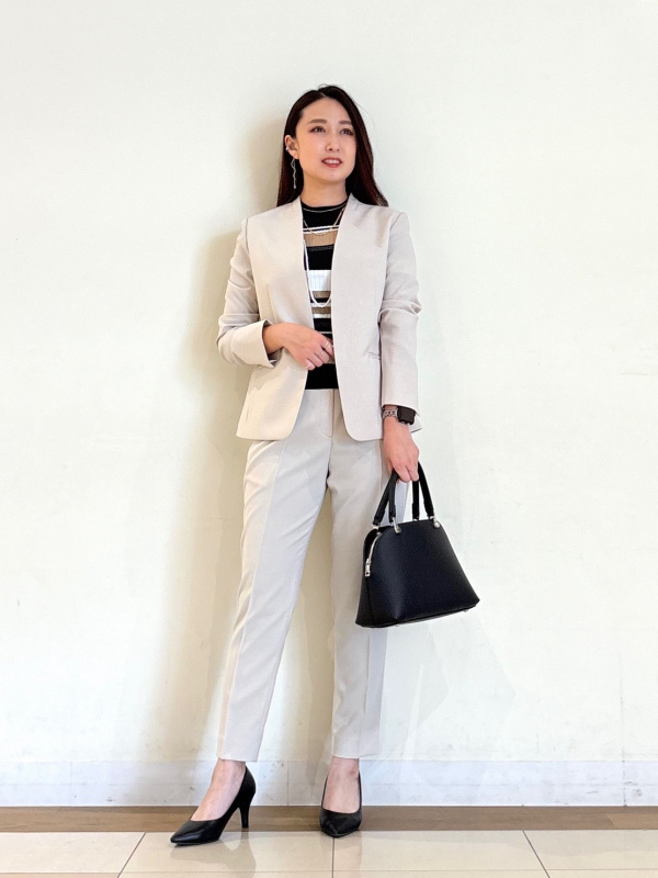 PLST プラステ リネンブレンド ノーカラー パンツスーツ 白 ストレッチ PLST プラステ リネンブレンド ノーカラー パンツスーツ 白