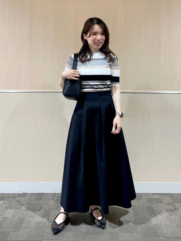 ハイストレッチナイロンタックフレアスカートのコーディネート・着用