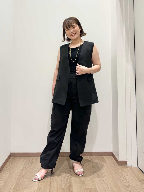 ハイストレッチリネンカーゴパンツ（レディース）の着用