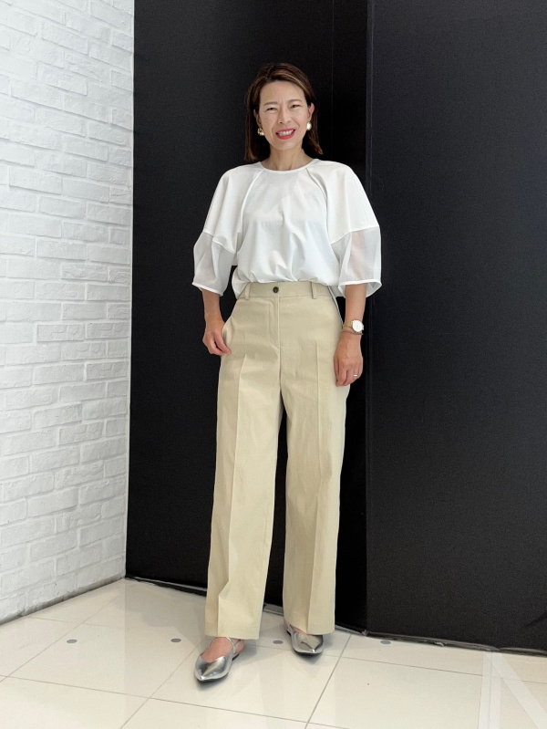テックチノストレートパンツ（レディース）の着用コーディネート