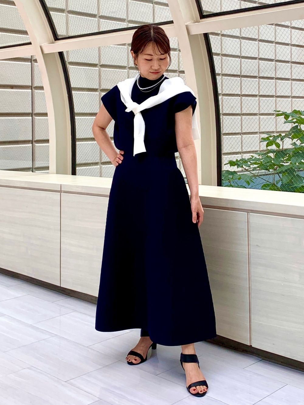 ホールガーメント®ボトルネックフレアワンピース」の着用