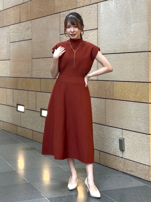 ホールガーメント®ボトルネックフレアワンピース、ボールチェーン