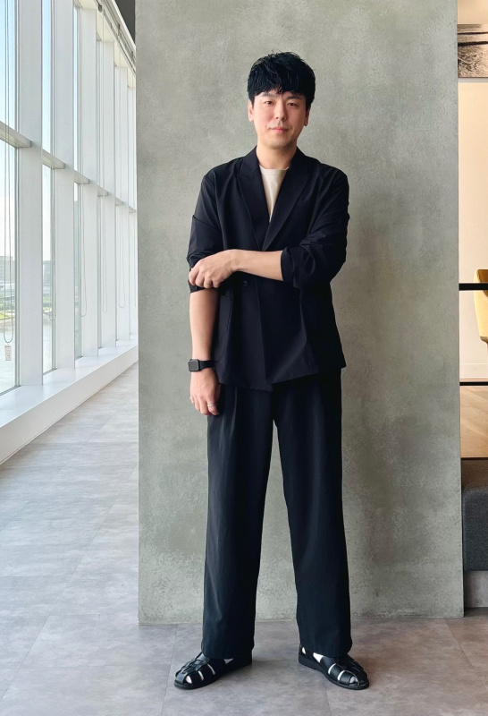 テックストレッチダブルブレストジャケット（メンズ）の着用