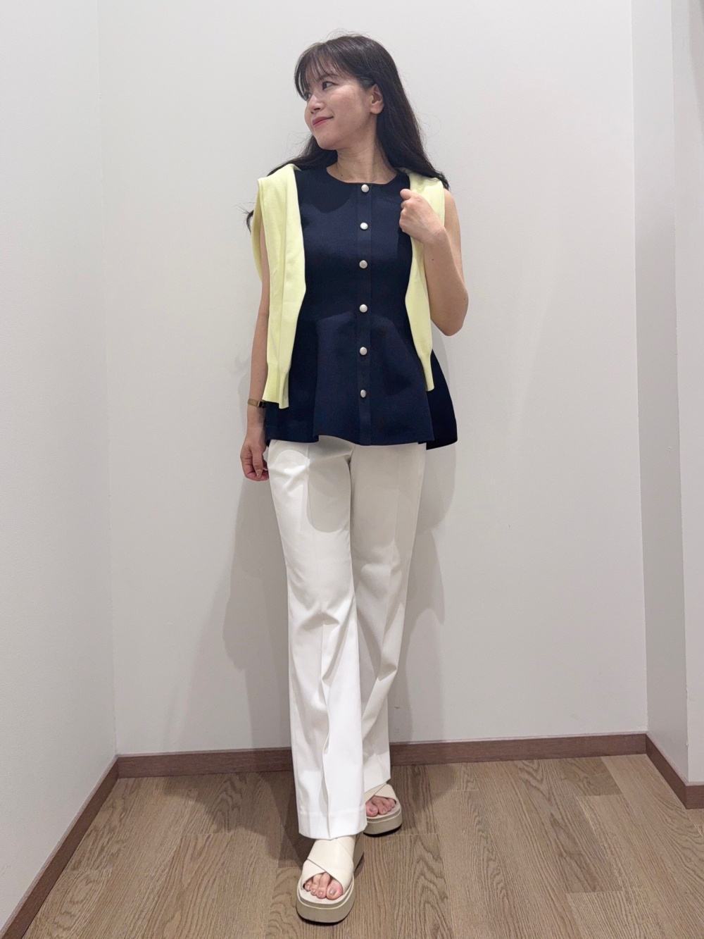 ネイビー×イエローコーデ