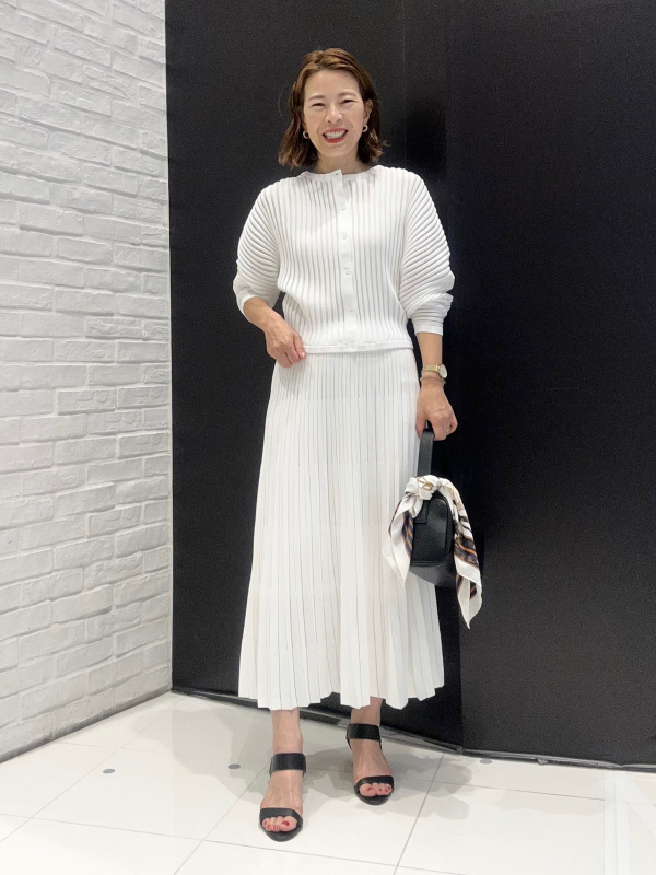 美品⭐️ PLST、ノーカラー、ウエストゴム、ほぼ白色、オールシーズン、Mサイズ 公式スタイリング | プラステ