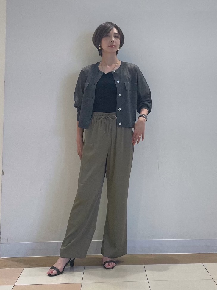 シアーティアードセーター、シアーカーディガン」の着用