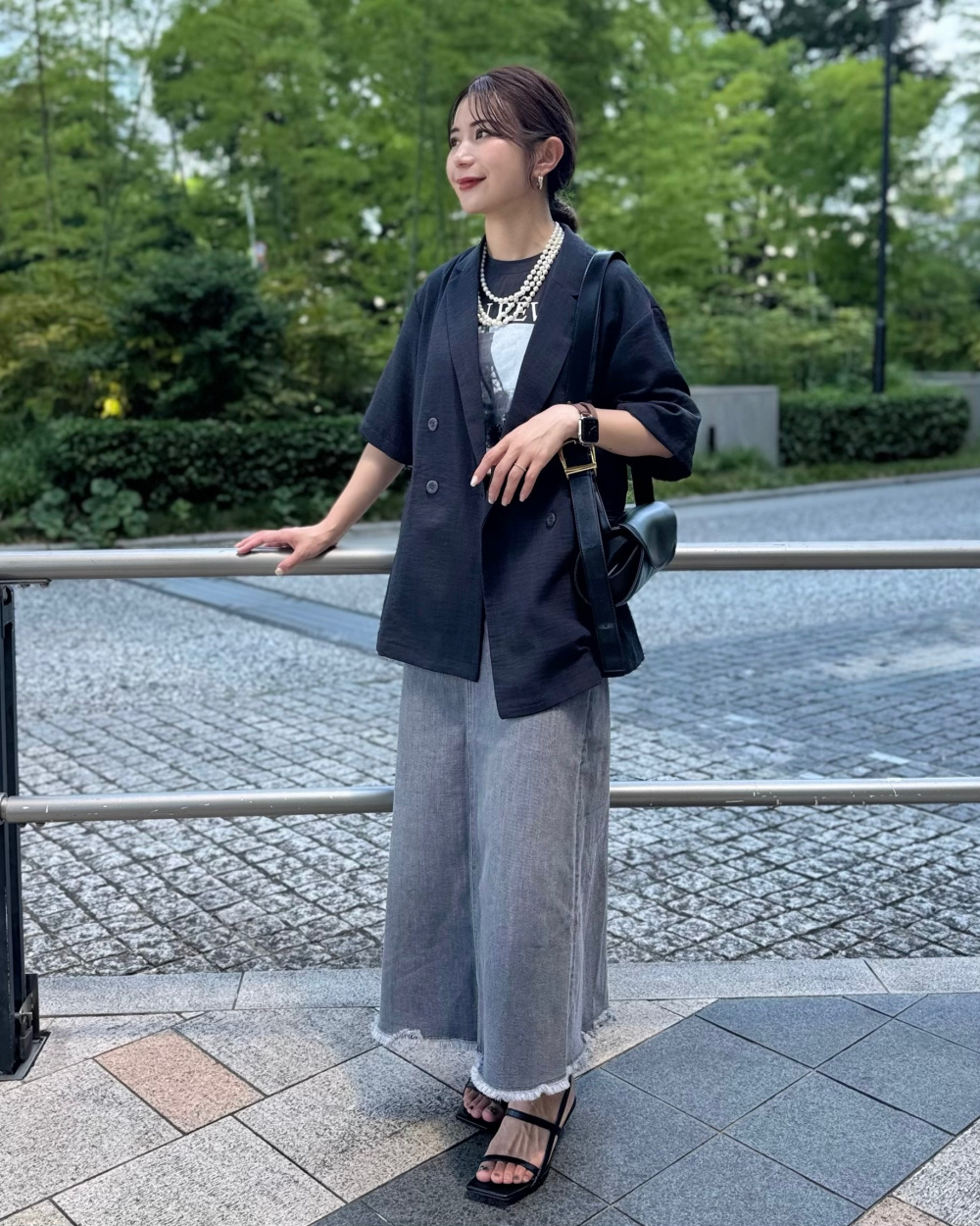 ツイードペプラムジャケット、デニムナロースカート」の着用