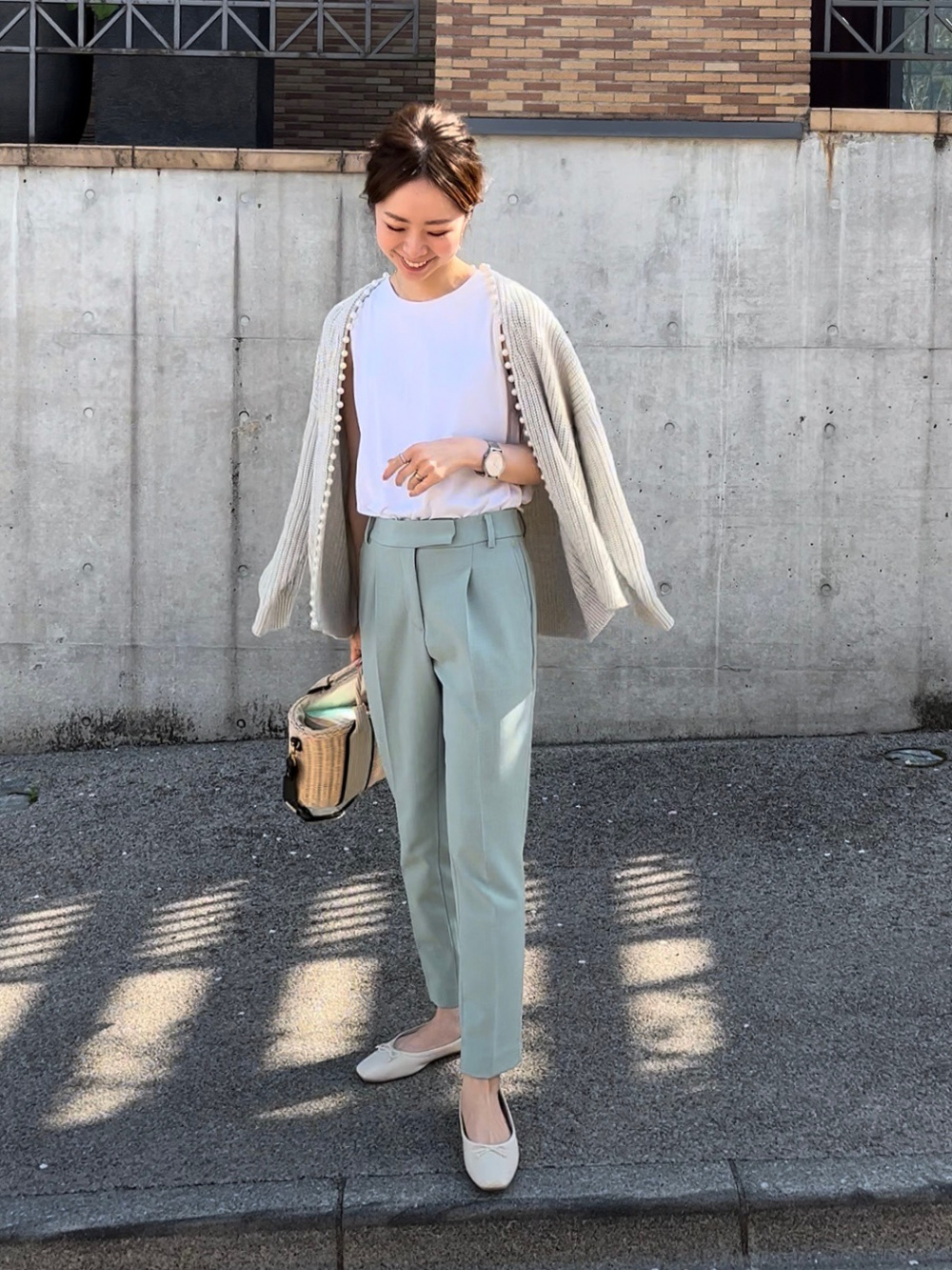 PLUS STYLE テーパードパンツ（ウォームリザーブ）」の着用