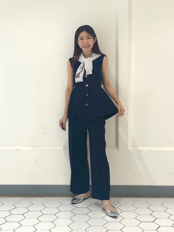 美品 プラステ 24年モデル 定価1.8万　ノーカラー ミドルジレ ネイビー M 美品 プラステ 24年モデル 定価1.8万 ノーカラー ミドルジレ