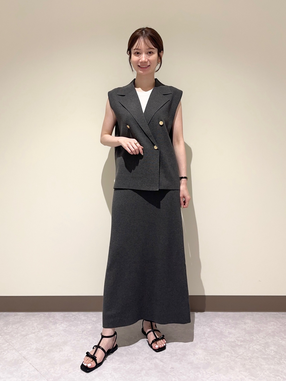 プラステ今期完売レーヨンブレンドダークグレーニットベストスカートとセットアップ プラステ今期完売レーヨンブレンドダークグレーニットベスト