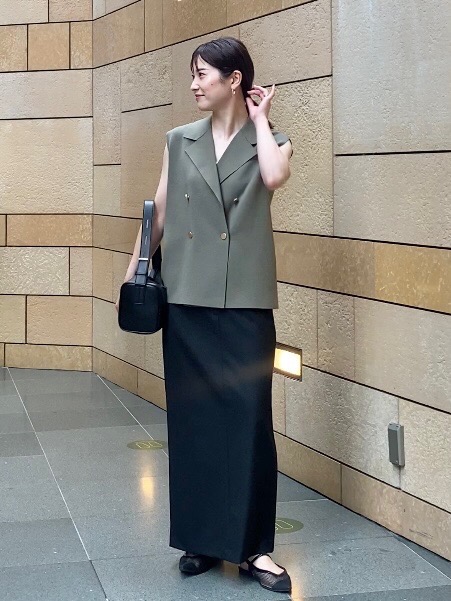 レーヨンブレンドテーラードニットベスト、ロングナロースカート」の