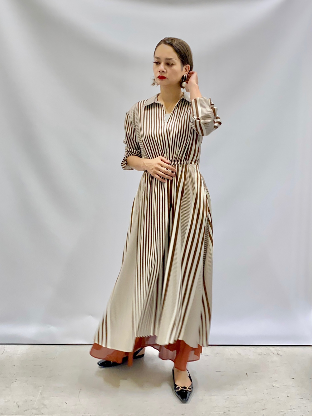 トリアセサテンシャツジャケット、ワイドパンツ（リネンブレンド