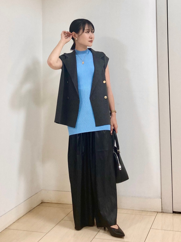 レーヨンブレンドテーラードニットベスト（レディース）の着用