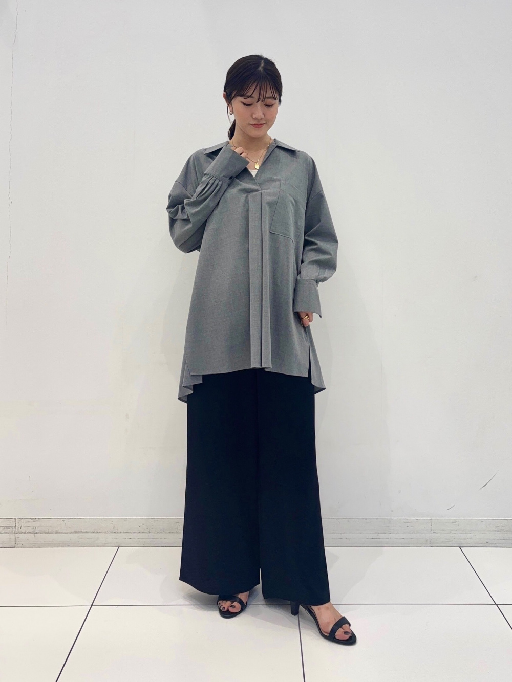 PLST シアーカーディガン➕シアーティアードセーター シアーティアードセーター、シアーカーディガン」の着用