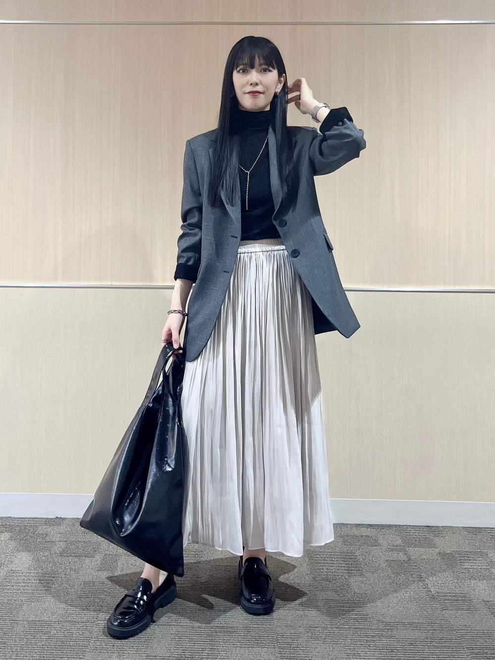 2WAYボールチェーンネックレス、2WAYコンパクトバッグ」の着用