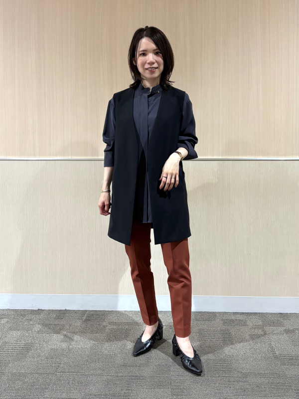 ストレッチツイルベルテッドジレ（レディース）の着用コーディネート