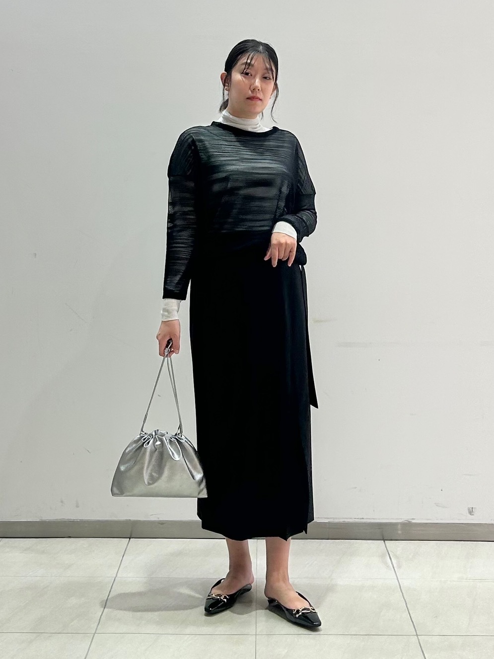 ホールガーメント®ニットVネックフレアワンピース、チェーンショート