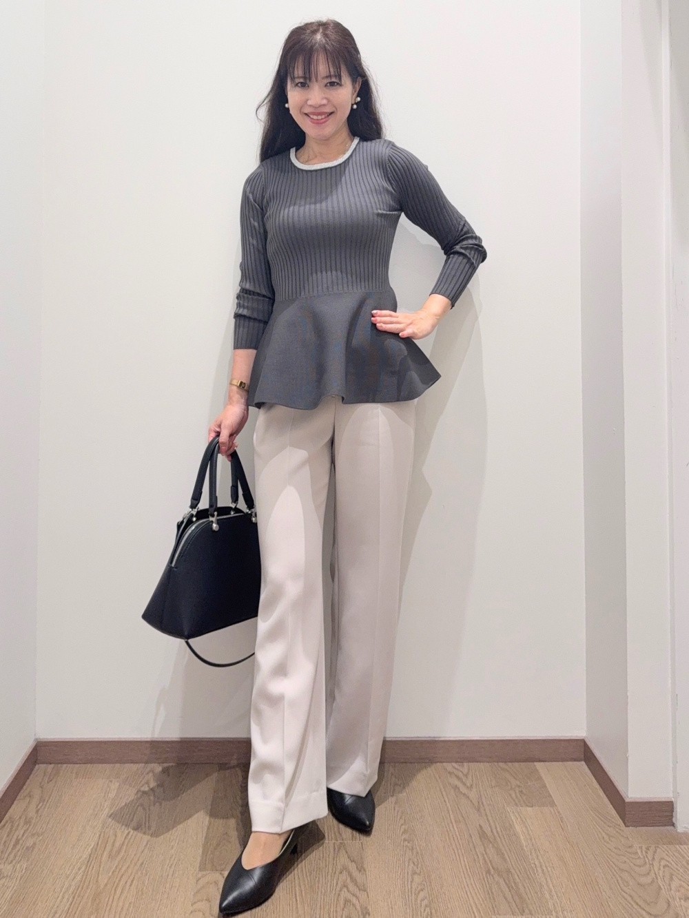 トリアセブレンドペプラムジレ、パールビーズリブニットプルオーバー