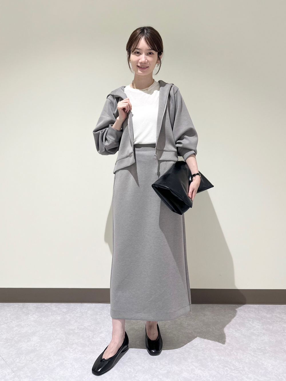 プラステ今期完売レーヨンブレンドダークグレーニットベストスカートとセットアップ PLST(プラステ)公式 | レーヨンブレンドテーラードニットベスト