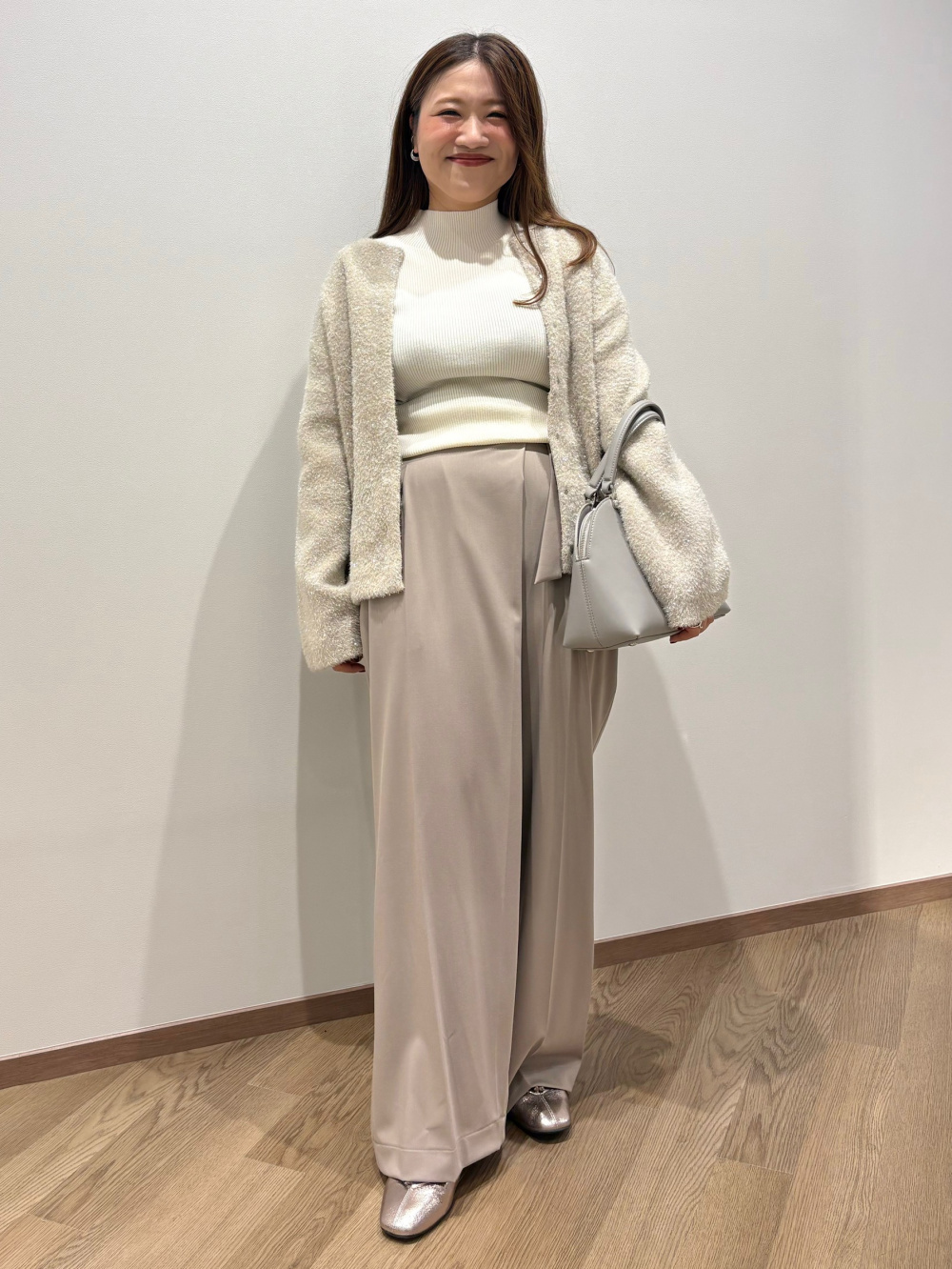 ツイードペプラムジレ、トリアセブレンドテーパードパンツ」の着用