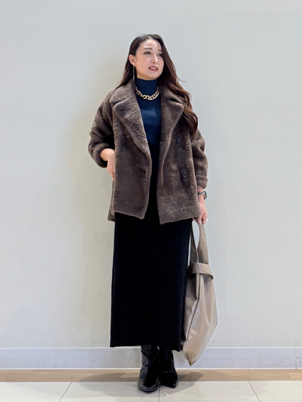 プラステ今期完売レーヨンブレンドダークグレーニットベストスカートとセットアップ PLST(プラステ)公式 | レーヨンブレンドテーラードニットベスト