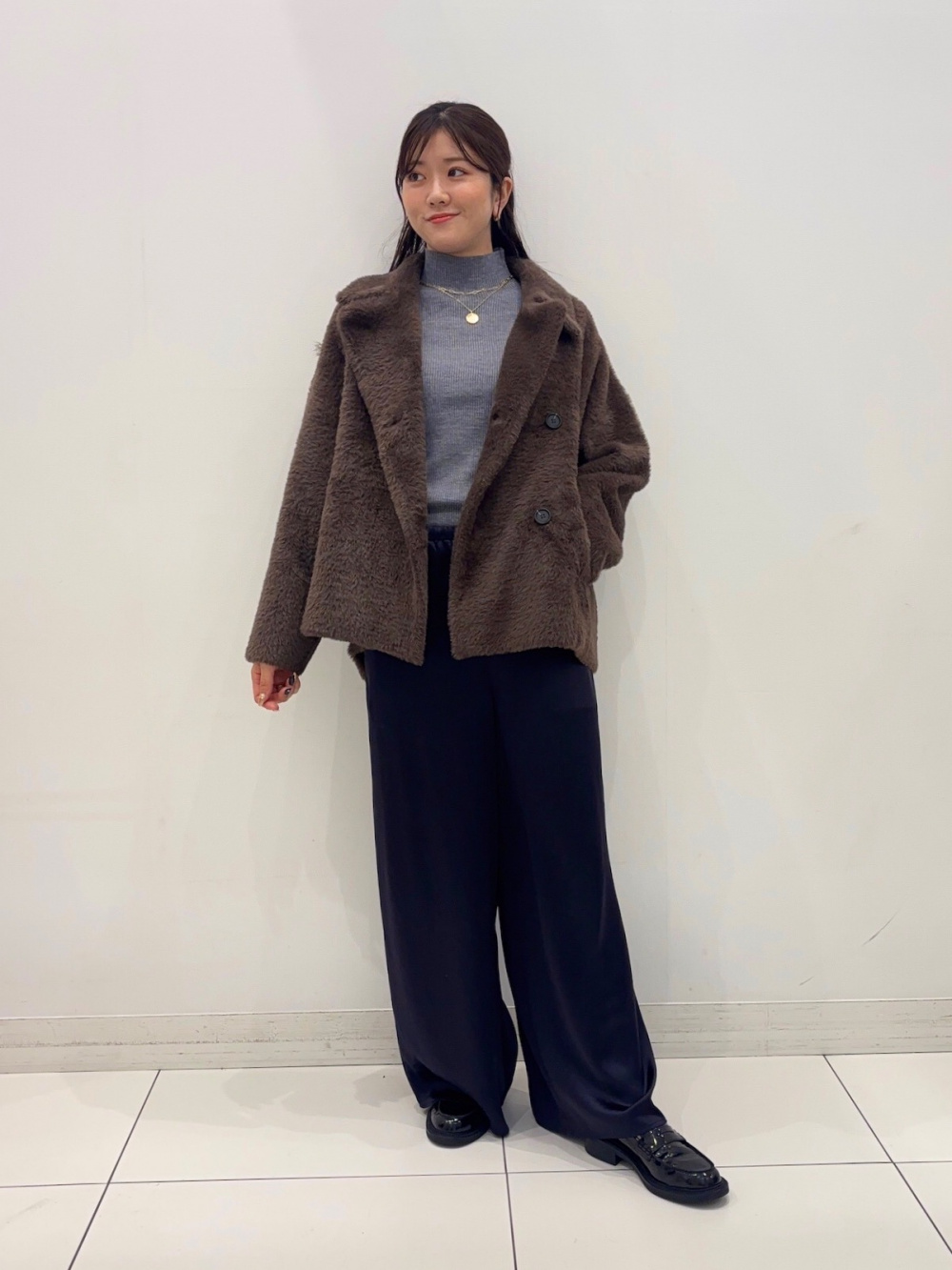 フェザーヤーンニットコート」の着用コーディネート| プラステ