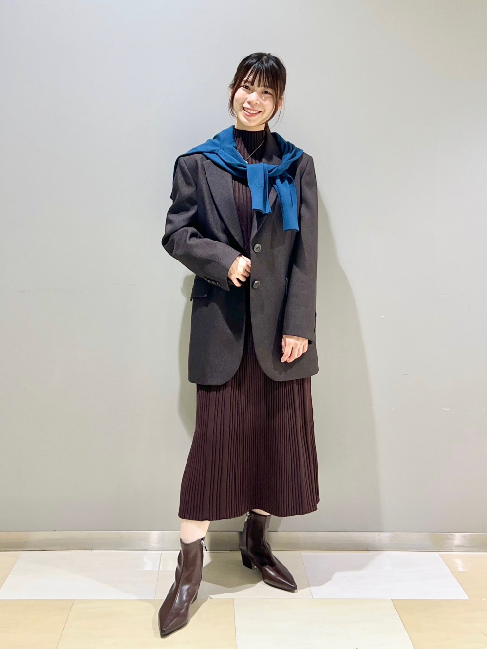 ブラウン×ブルーのコーデ