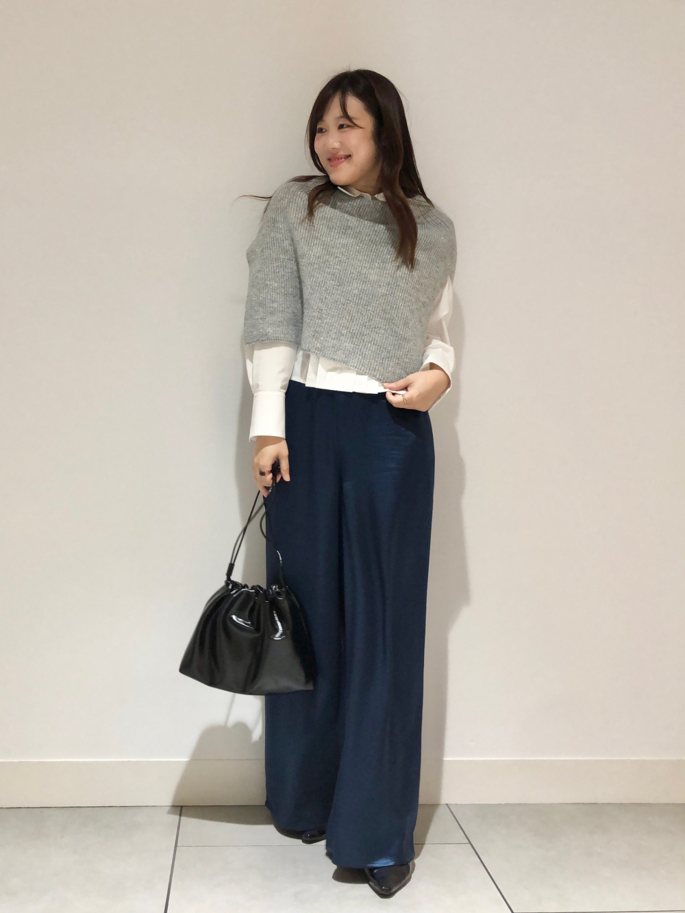 スパンコールニットケープ」の着用コーディネート| プラステ
