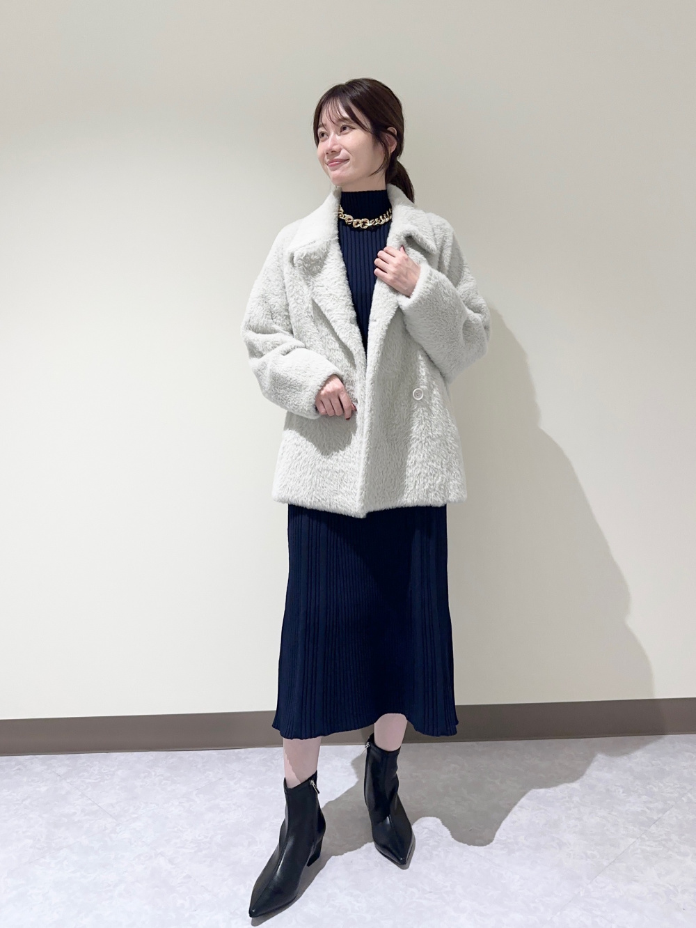 フェザーヤーンニットコート」の着用コーディネート| プラステ