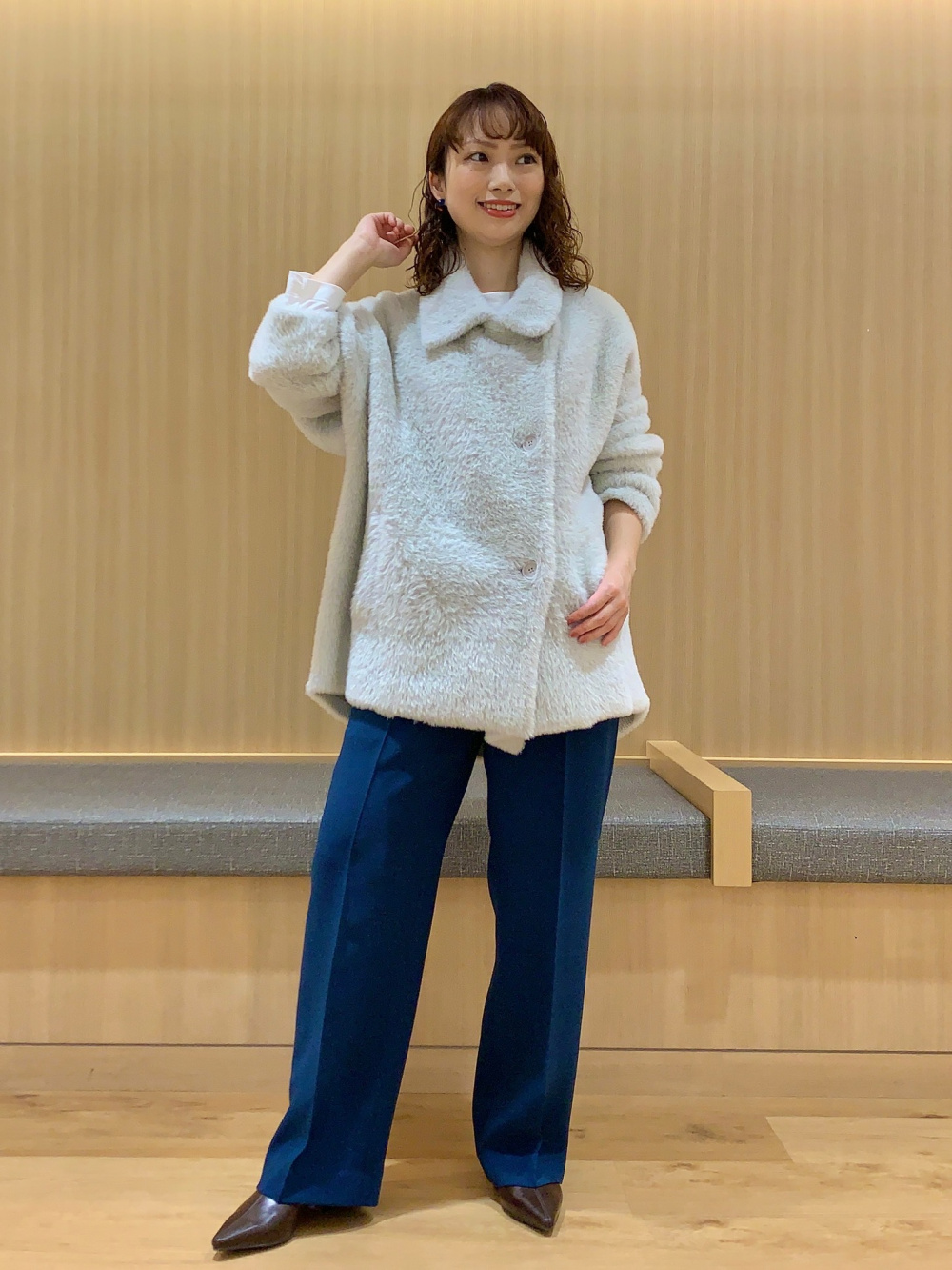 リラクシーショートトレンチコート、ワイドパンツ（ダブルクロス）」の