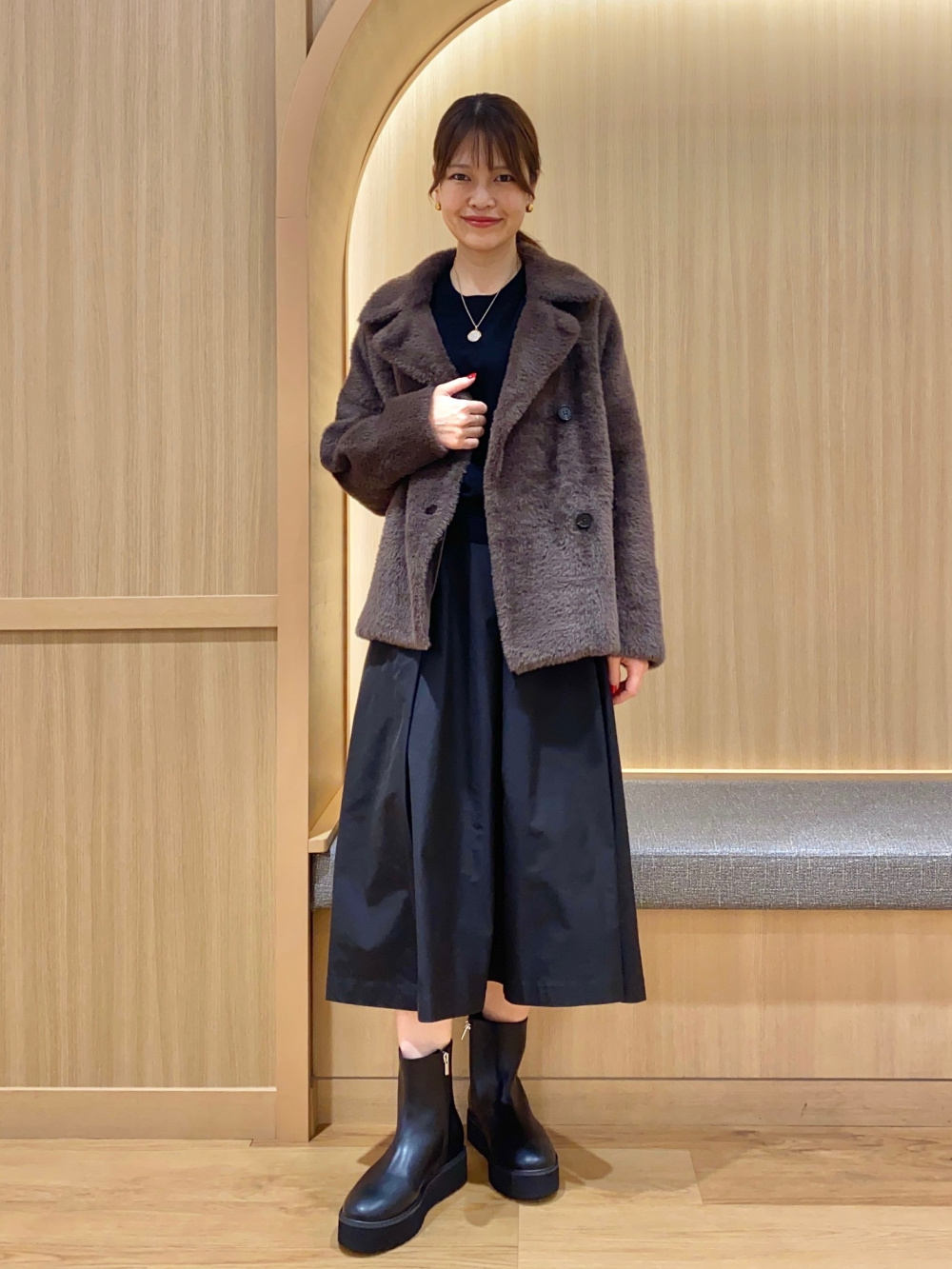 フェザーヤーンニットコート」の着用コーディネート| プラステ