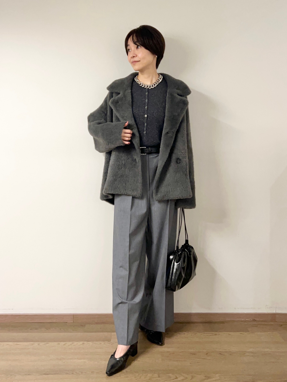 フェザーヤーンニットコート」の着用コーディネート| プラステ