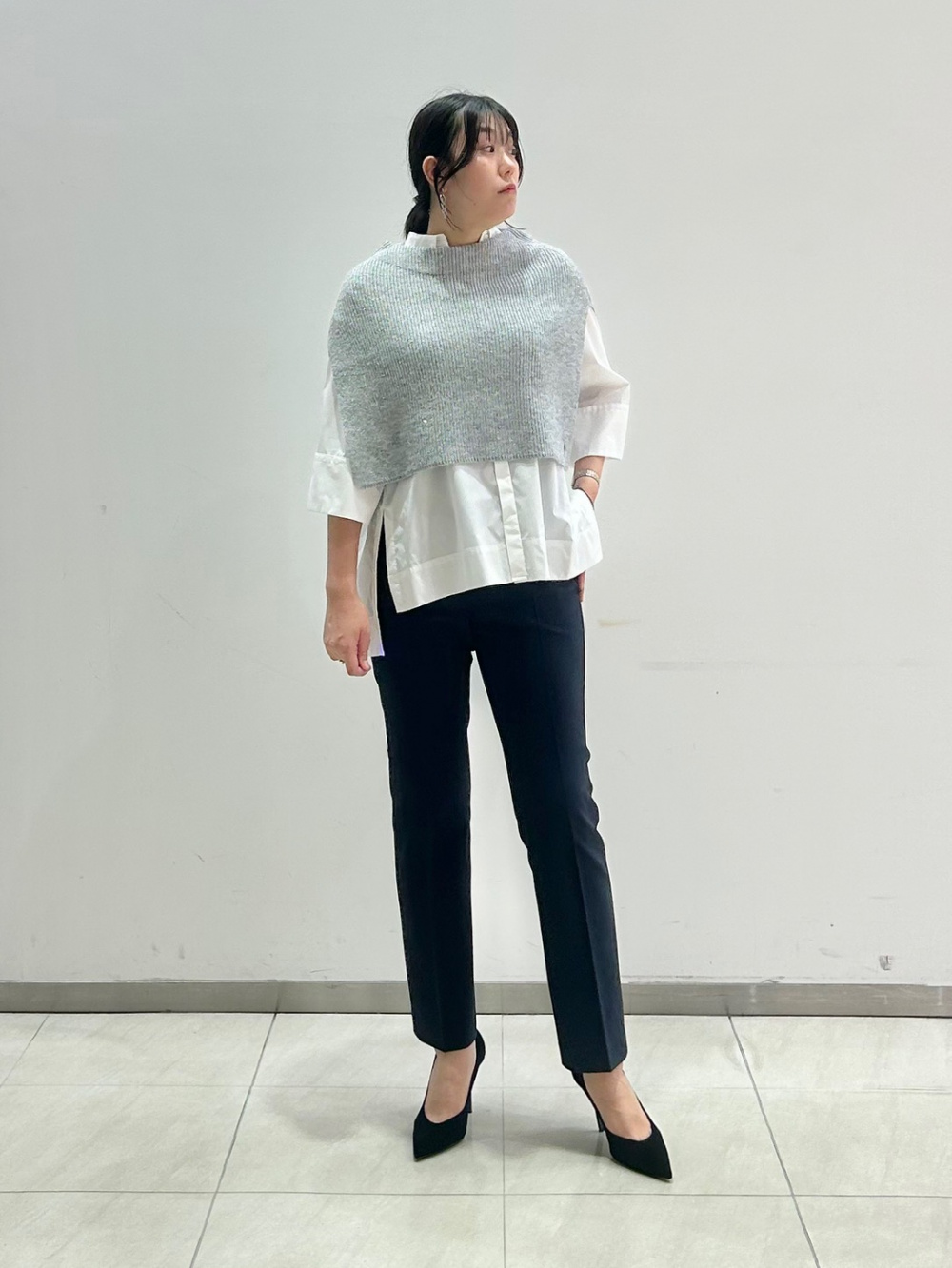 スパンコールニットケープ」の着用コーディネート| プラステ