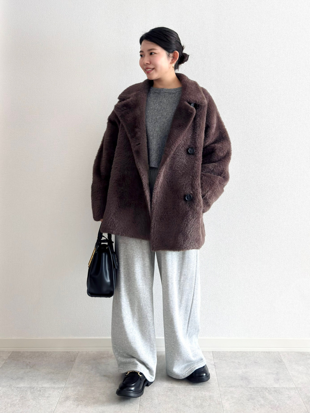フェザーヤーンニットコート」の着用コーディネート| プラステ