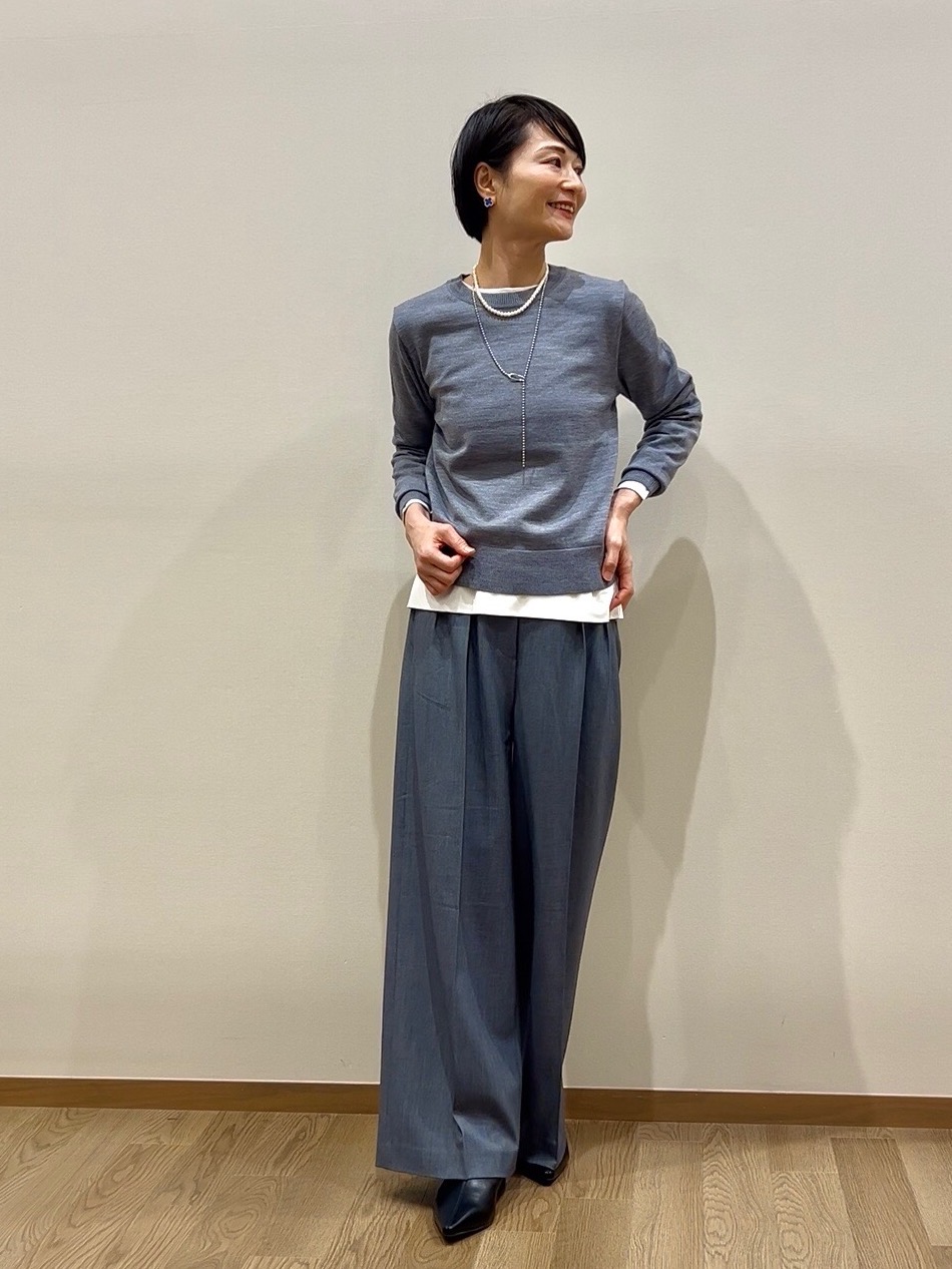 グレーをベースにしたコーデ