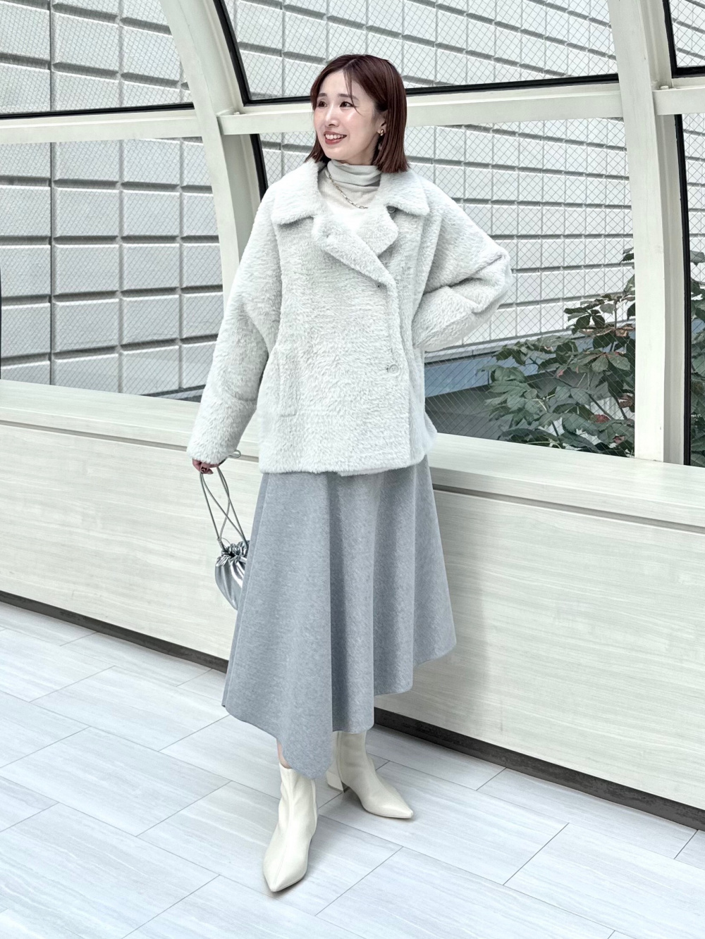 フェザーヤーンニットコート」の着用コーディネート| プラステ