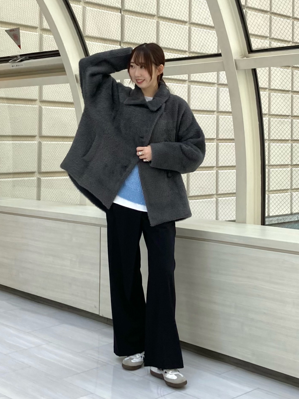 フェザーヤーンニットコート」の着用コーディネート| プラステ