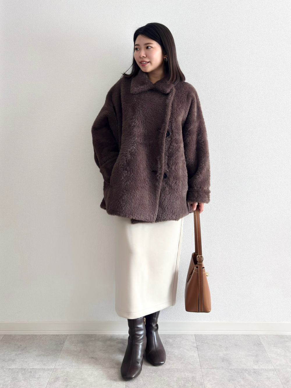 フェザーヤーンニットコート」の着用コーディネート| プラステ